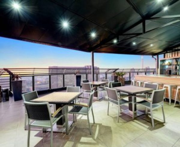 Hotel bar and restaurant overlooking cape town